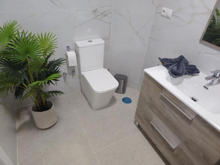 Tao City Center Apartment With Fee Wifi And Air Con By Namaste Elite Torremolinos Bagian luar foto