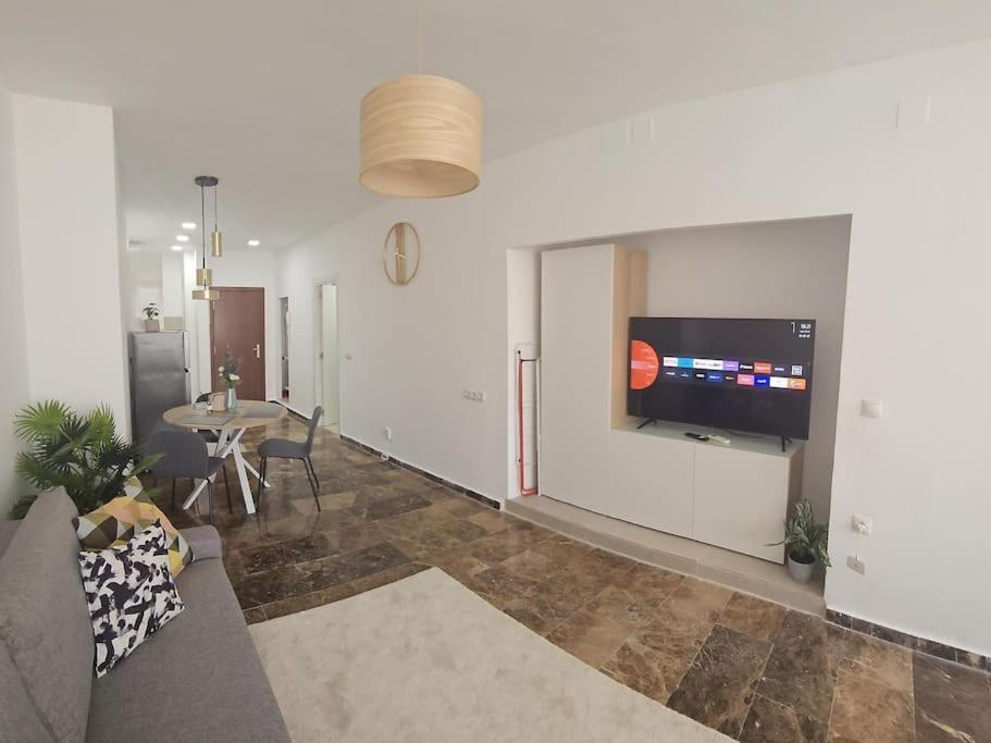 Tao City Center Apartment With Fee Wifi And Air Con By Namaste Elite Torremolinos Bagian luar foto