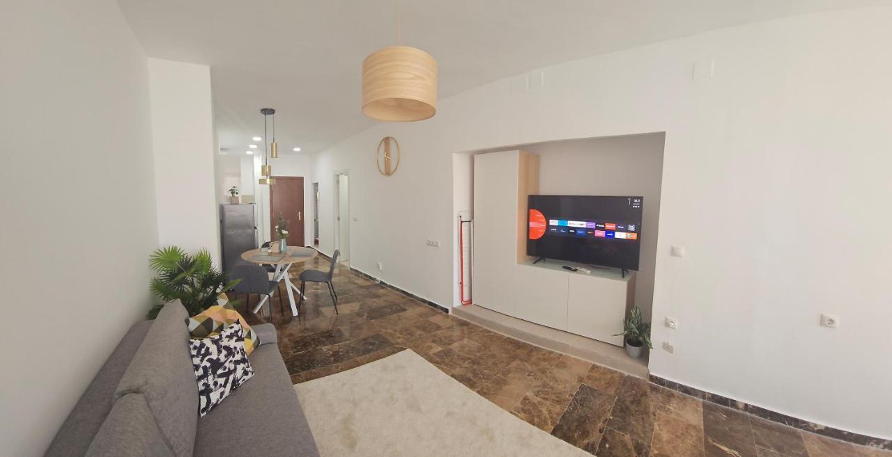 Tao City Center Apartment With Fee Wifi And Air Con By Namaste Elite Torremolinos Bagian luar foto