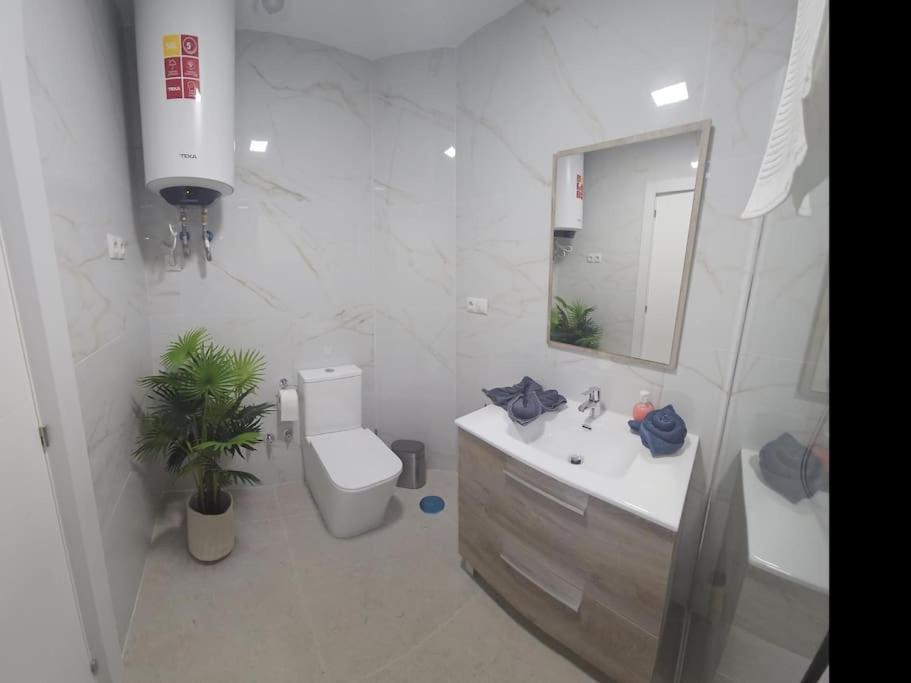 Tao City Center Apartment With Fee Wifi And Air Con By Namaste Elite Torremolinos Bagian luar foto