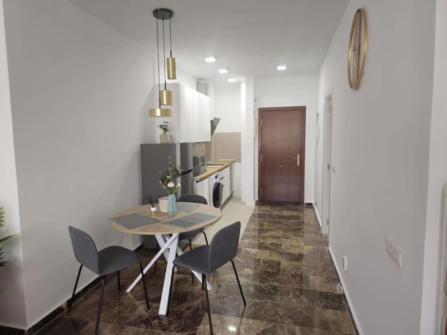 Tao City Center Apartment With Fee Wifi And Air Con By Namaste Elite Torremolinos Bagian luar foto