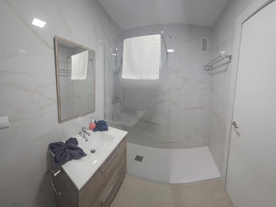Tao City Center Apartment With Fee Wifi And Air Con By Namaste Elite Torremolinos Bagian luar foto