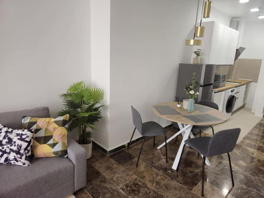 Tao City Center Apartment With Fee Wifi And Air Con By Namaste Elite Torremolinos Bagian luar foto