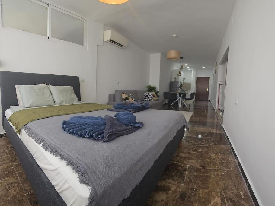 Tao City Center Apartment With Fee Wifi And Air Con By Namaste Elite Torremolinos Bagian luar foto